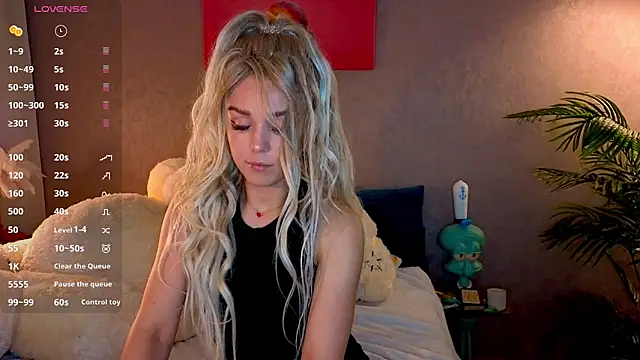Sonya-Love online show from May 12, 2026, 8:28 pm