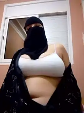 Snapshot of -Marmar- chatting on April 7, 2026, 7:14 pm -Marmar- online show from April 7, 2026, 7:14 pm
