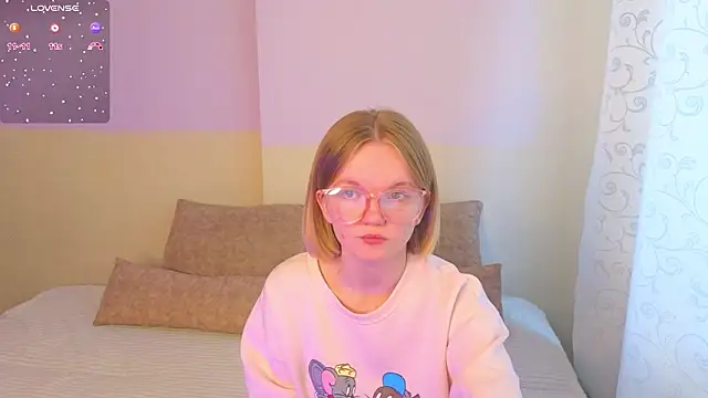 Snapshot of StellaBunny chatting on March 3, 2026, 4:07 am StellaBunny online show from March 3, 2026, 4:07 am