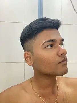 Snapshot of Dazzling_dude chatting on March 19, 2026, 6:45 pm Dazzling dude online show from March 19, 2026, 6:45 pm