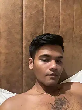 Snapshot of Dazzling_dude chatting on April 3, 2026, 8:29 pm Dazzling dude online show from April 3, 2026, 8:29 pm