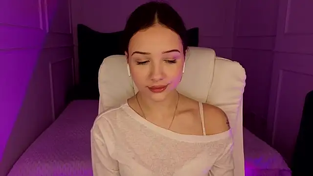 baby brunettee  online show from March 28, 2026, 1:22 pm