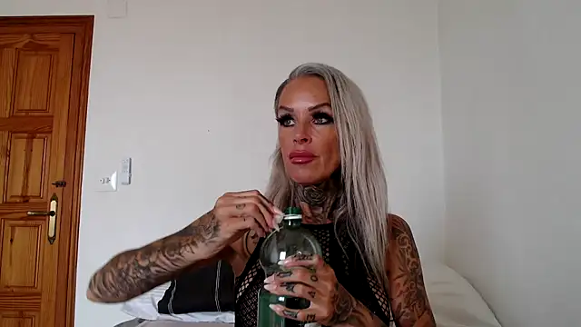 Snapshot of Sophie-Logan-Ink chatting on March 5, 2026, 11:39 am Sophie-Logan-Ink online show from March 5, 2026, 11:39 am