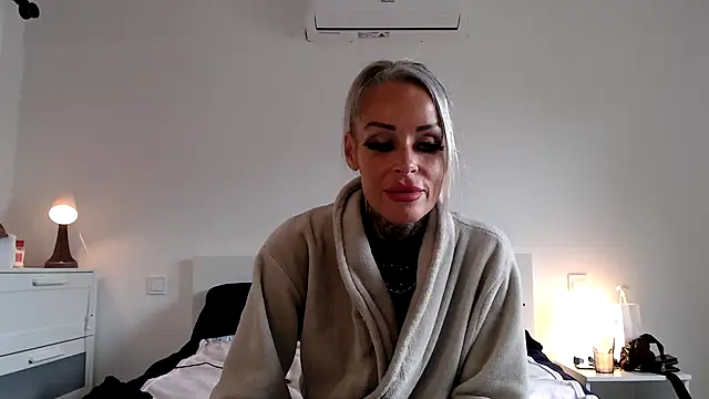 Snapshot of Sophie-Logan-Ink chatting on March 26, 2026, 10:10 am Sophie-Logan-Ink online show from March 26, 2026, 10:10 am