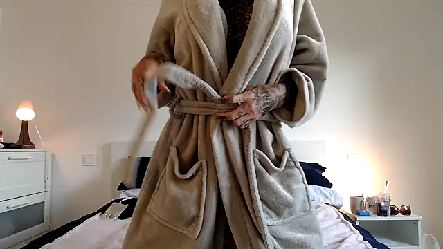 Snapshot of Sophie-Logan-Ink chatting on April 3, 2026, 8:45 am Sophie-Logan-Ink online show from April 3, 2026, 8:45 am