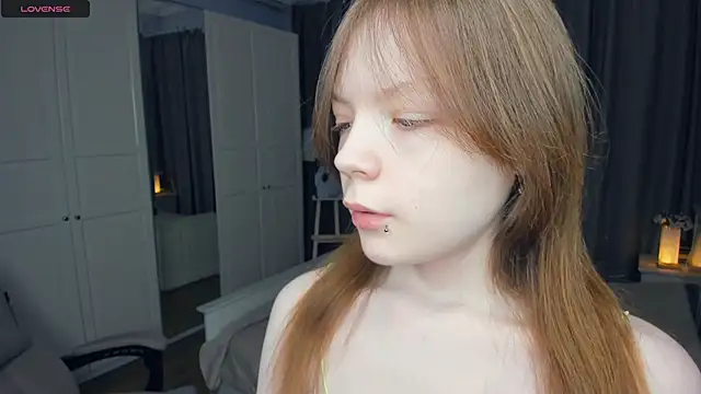 LavenderMitten online show from April 7, 2026, 6:03 am