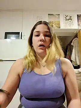 Snapshot of Dulcexpecado chatting on March 11, 2026, 10:16 pm Dulcexpecado online show from March 11, 2026, 10:16 pm