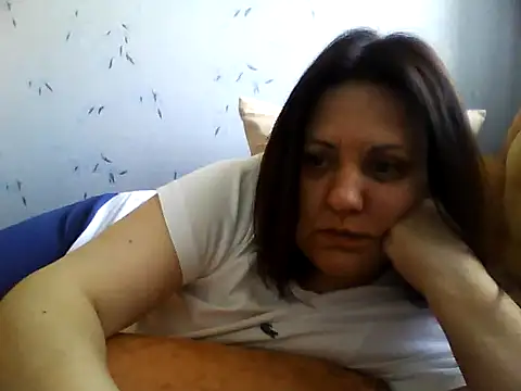 LockyCharm111 online show from May 5, 2026, 4:42 am