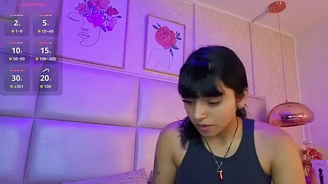 Snapshot of Xara_u chatting on May 20, 2026, 8:37 pm Xara u online show from May 20, 2026, 8:37 pm