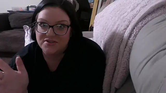 Snapshot of FreaksOffALeash3261 chatting on April 21, 2026, 3:46 am FreaksOffALeash3261 online show from April 21, 2026, 3:46 am