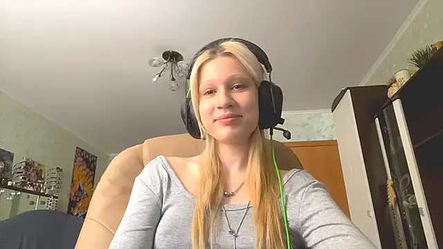 curlingdear online show from February 10, 2026, 7:34 am