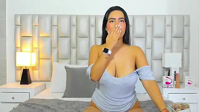 Snapshot of paola_katy_dicks chatting on April 17, 2026, 8:01 pm paola katy dicks online show from April 17, 2026, 8:01 pm