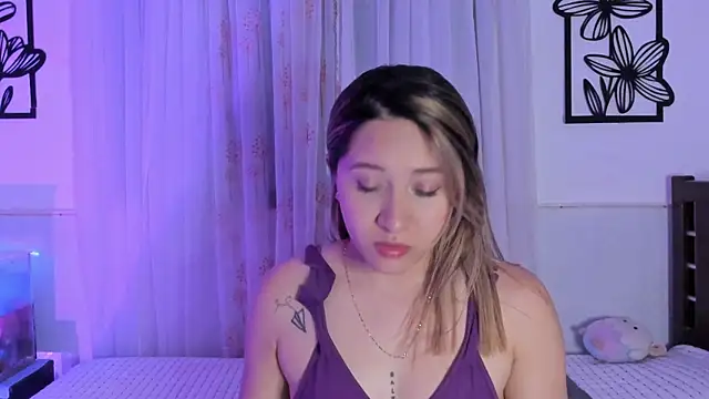 LeiahBlonde  online show from March 25, 2026, 4:35 pm