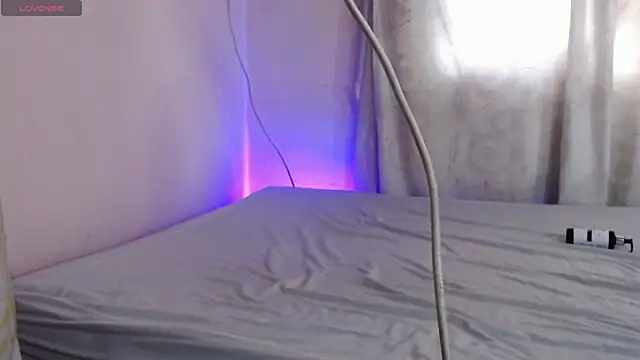 Gigi Moss1 online show from April 15, 2026, 6:37 pm