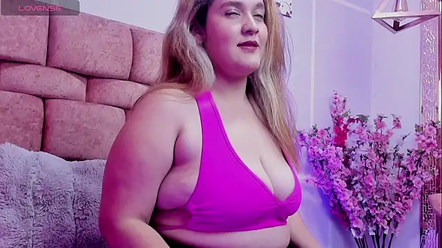 Snapshot of CurvaDorada_noa chatting on March 5, 2026, 6:59 pm CurvaDorada noa online show from March 5, 2026, 6:59 pm