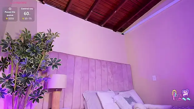 Snapshot of Ashley_Beaomunt chatting on March 6, 2026, 12:23 pm Ashley Beaomunt online show from March 6, 2026, 12:23 pm