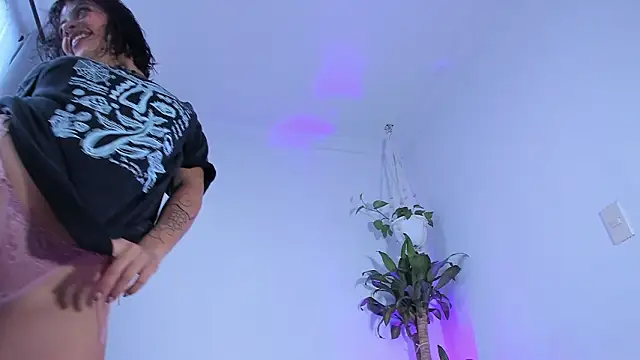 Snapshot of sara-jules chatting on March 13, 2026, 11:28 am sara-jules online show from March 13, 2026, 11:28 am