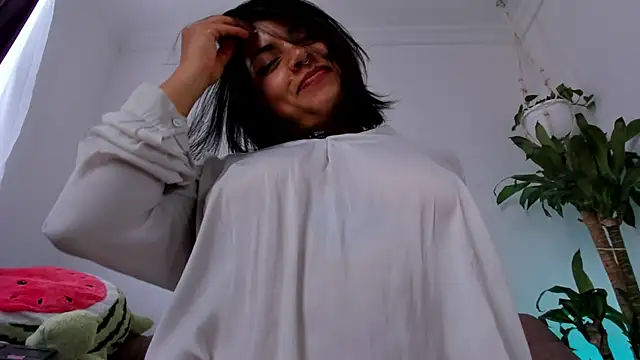 Snapshot of sara-jules chatting on May 7, 2026, 3:28 pm sara-jules online show from May 7, 2026, 3:28 pm