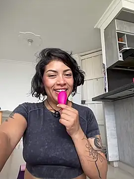 sara-jules online show from June 10, 2026, 3:22 pm