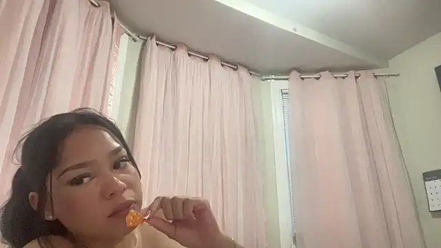 Snapshot of lizabbyyy chatting on June 10, 2026, 12:22 am lizabbyyy online show from June 10, 2026, 12:22 am