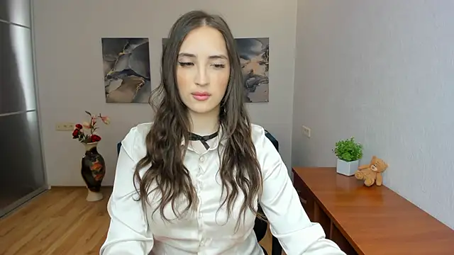 Effy Royse online show from June 14, 2026, 5:31 am