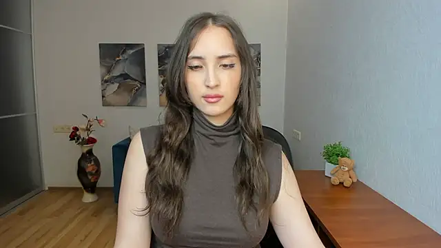 Effy Royse online show from June 14, 2026, 5:37 pm