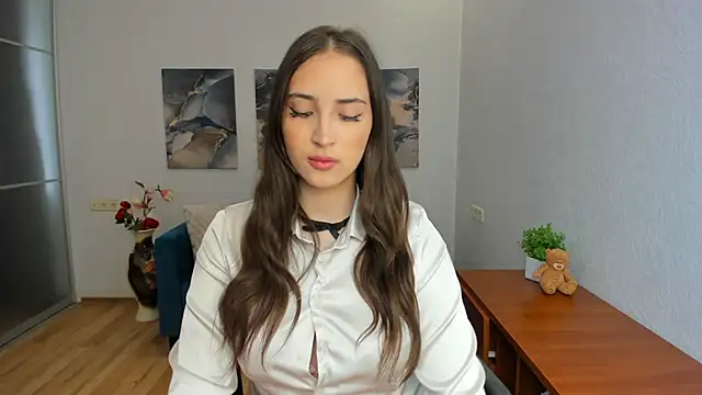 Effy Royse online show from June 18, 2026, 5:41 am