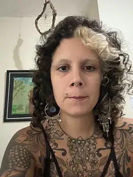 taisisilva online show from February 11, 2026, 2:16 am