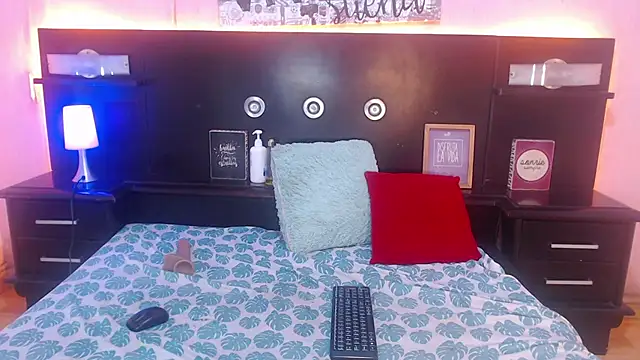 Snapshot of ShannySweett chatting on April 12, 2026, 11:10 pm ShannySweett online show from April 12, 2026, 11:10 pm