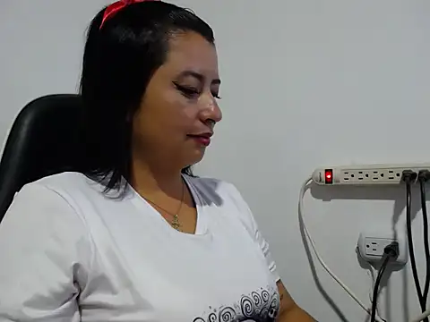 SharonSchmitt  online show from February 10, 2026, 3:43 am