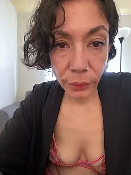Snapshot of JeanneDuval8888 chatting on April 2, 2026, 10:51 pm JeanneDuval8888 online show from April 2, 2026, 10:51 pm