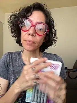 Snapshot of JeanneDuval8888 chatting on May 13, 2026, 9:44 pm JeanneDuval8888 online show from May 13, 2026, 9:44 pm
