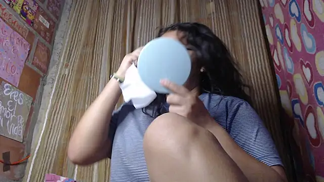 Snapshot of vanuslovelatina chatting on March 19, 2026, 10:52 am vanuslovelatina online show from March 19, 2026, 10:52 am