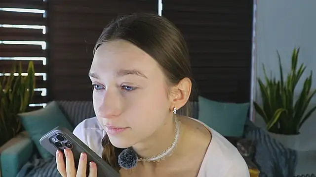 Snapshot of Your_Alisaa chatting on May 17, 2026, 3:26 am Your Alisaa online show from May 17, 2026, 3:26 am