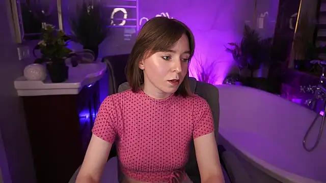 SofiaLuxuryy online show from April 21, 2026, 8:01 pm