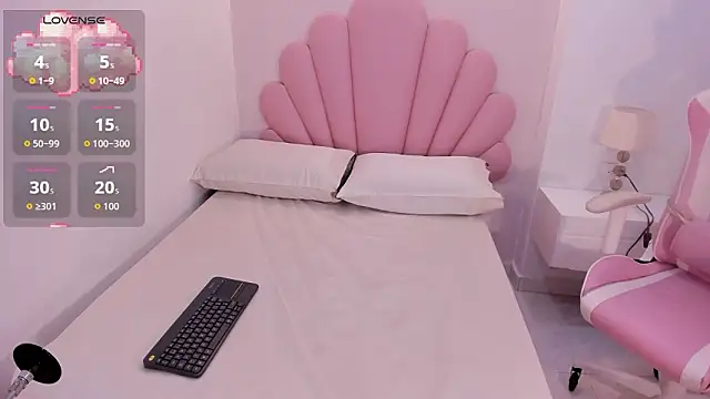 iris cuteface online show from February 15, 2026, 11:52 am