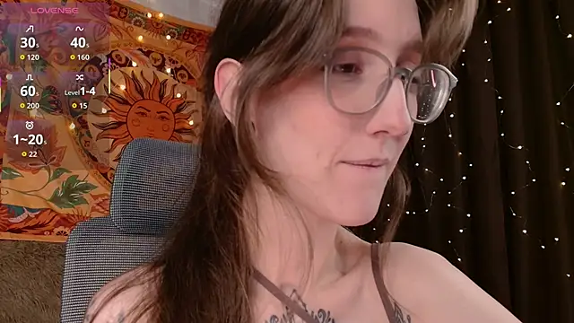 Snapshot of lolami_ chatting on March 6, 2026, 6:21 am lolami online show from March 6, 2026, 6:21 am