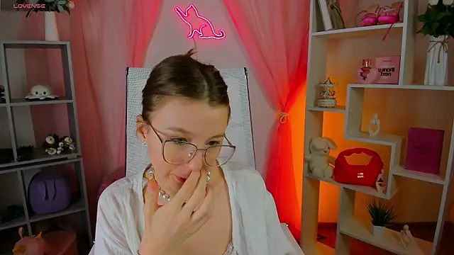 ElliFrankenweenie online show from March 4, 2026, 6:19 am