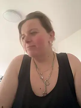 Laura-Loveyou online show from February 18, 2026, 1:18 pm