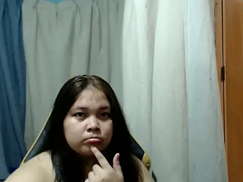 Snapshot of xia_xoxo_ chatting on May 4, 2026, 12:17 am xia xoxo online show from May 4, 2026, 12:17 am