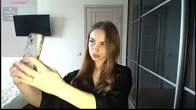  julia wonderful  online show from March 6, 2026, 12:12 pm