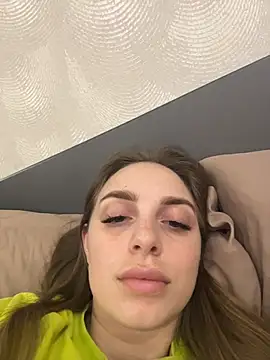  julia wonderful  online show from March 14, 2026, 9:42 pm