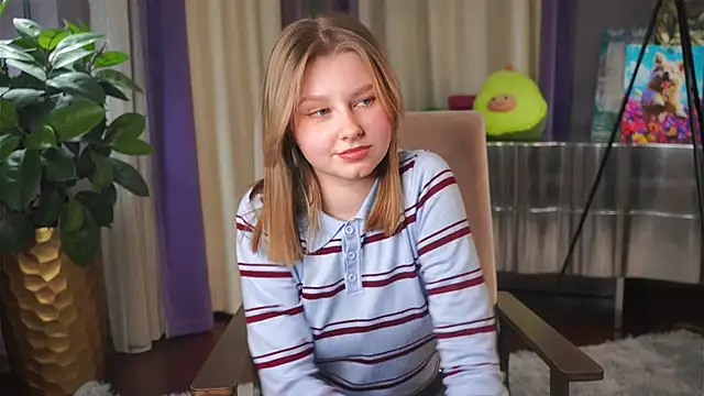 MaryDanielss online show from February 12, 2026, 1:39 pm