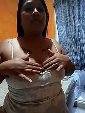 Snapshot of fabrmz chatting on February 13, 2026, 10:39 pm fabrmz online show from February 13, 2026, 10:39 pm