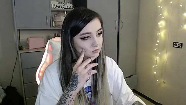 Rin Tozier online show from March 18, 2026, 1:31 am