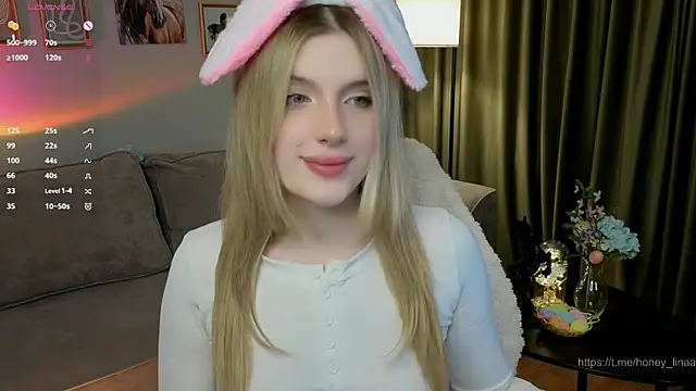 Snapshot of honey_kors chatting on April 4, 2026, 5:21 pm honey kors online show from April 4, 2026, 5:21 pm