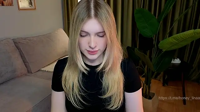 Snapshot of honey_kors chatting on April 20, 2026, 3:48 pm honey kors online show from April 20, 2026, 3:48 pm
