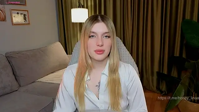 Snapshot of honey_kors chatting on April 26, 2026, 1:25 am honey kors online show from April 26, 2026, 1:25 am