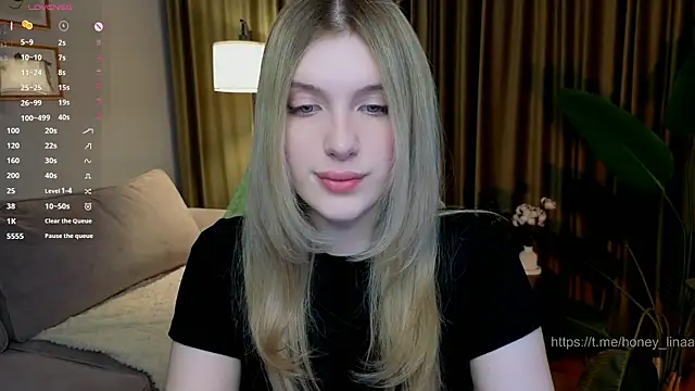 Snapshot of honey_kors chatting on May 4, 2026, 4:47 pm honey kors online show from May 4, 2026, 4:47 pm