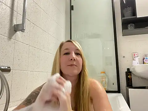 Ninimaus online show from February 16, 2026, 7:21 pm